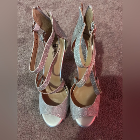 High heels - Picture 2 of 3